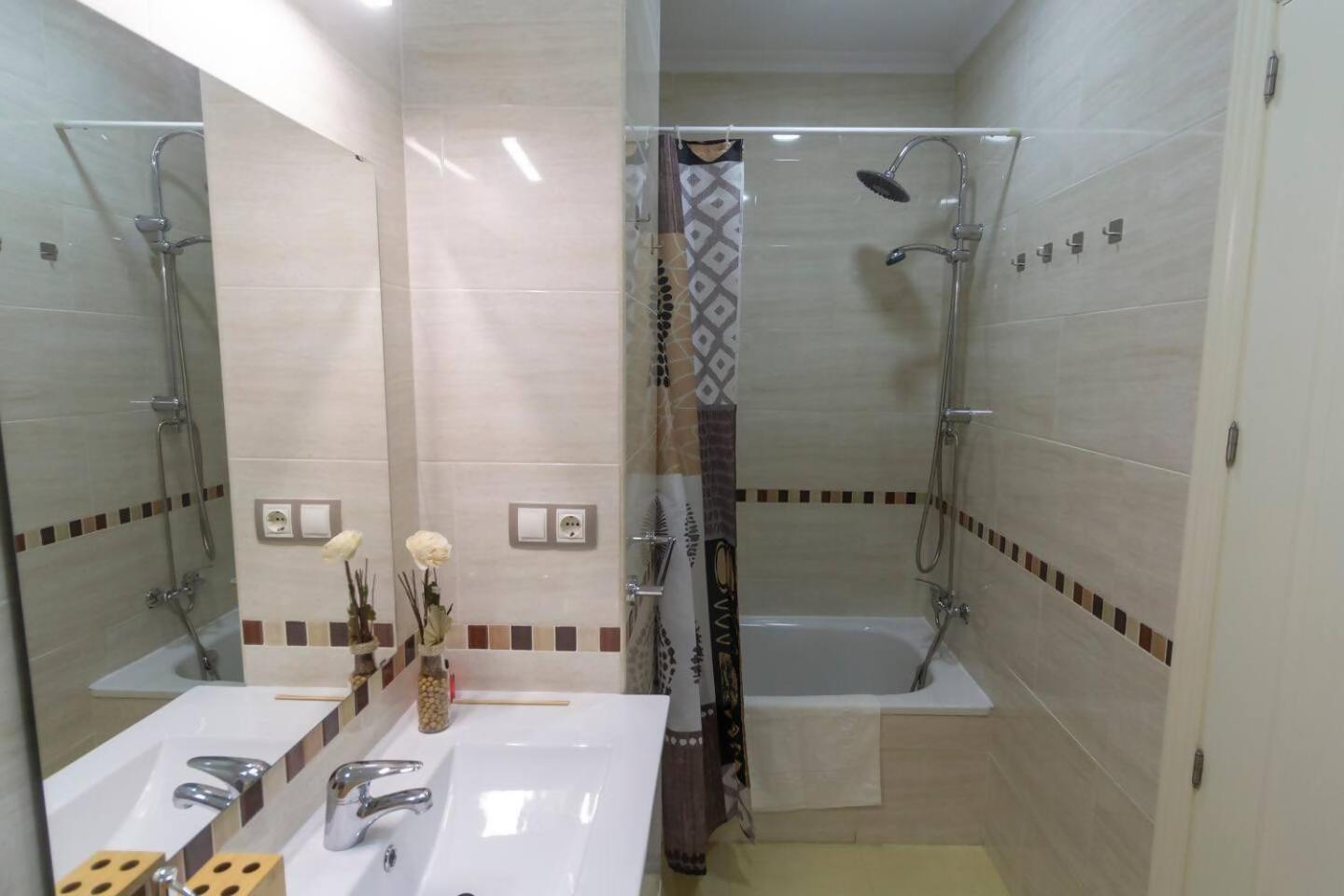 Sh Pilucas Home Moderno Apartamento Con Patio Cádiz Exteriör bild